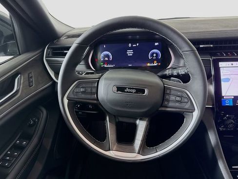 New 2025 Jeep Grand Cherokee Limited image 11