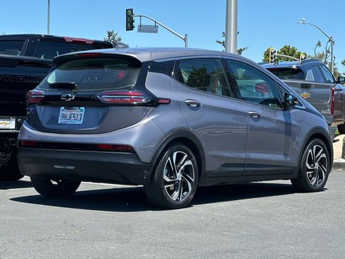 Used 2023 Chevrolet Bolt LT w/ Infotainment Package FWD image 5