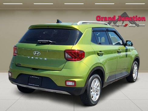Used 2020 Hyundai Venue SEL FWD image 4