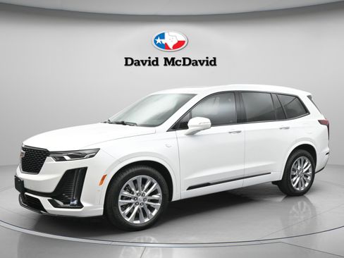 Used 2023 Cadillac XT6 Premium Luxury w/ Technology Package FWD image 1