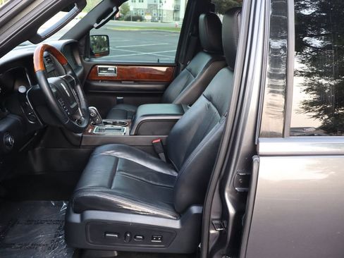 Used 2015 Lincoln Navigator 4WD image 19