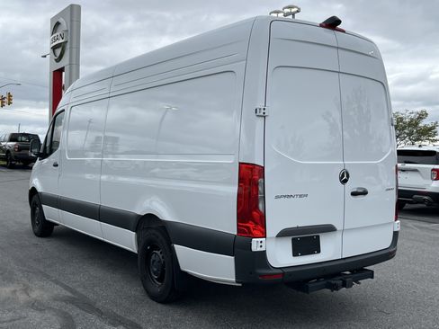 Used 2025 Mercedes-Benz Sprinter 2500 image 3