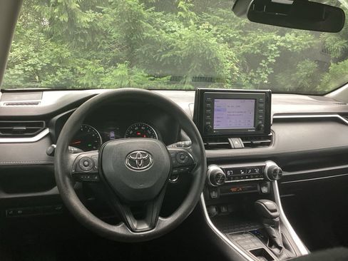 Used 2021 Toyota RAV4 XLE w/ Convenience Package AWD/4WD image 11