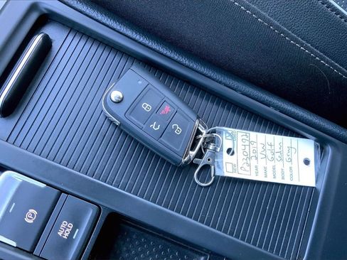 Used 2019 Volkswagen Golf R 4-Door image 11