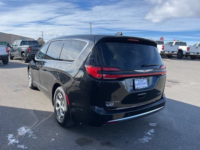 Used 2024 Chrysler Pacifica Limited FWD image 13