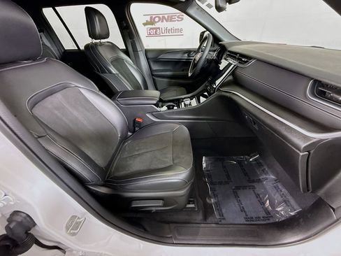 Used 2023 Jeep Grand Cherokee Altitude image 30