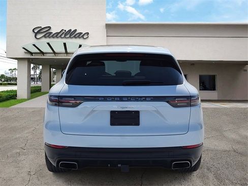 Used 2022 Porsche Cayenne Platinum Edition image 4