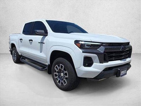 Used 2024 Chevrolet Colorado LT w/ LT Convenience Package III RWD image 3