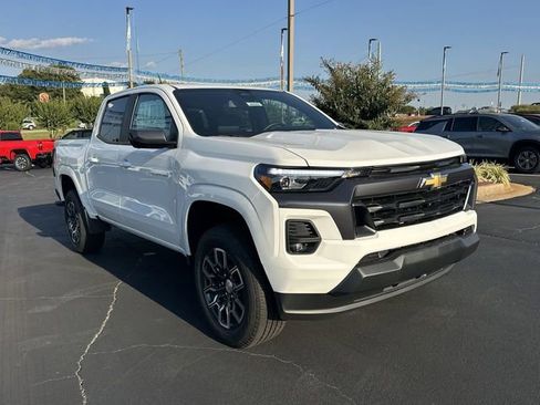 Certified 2024 Chevrolet Colorado LT w/ LT Convenience Package III image 2