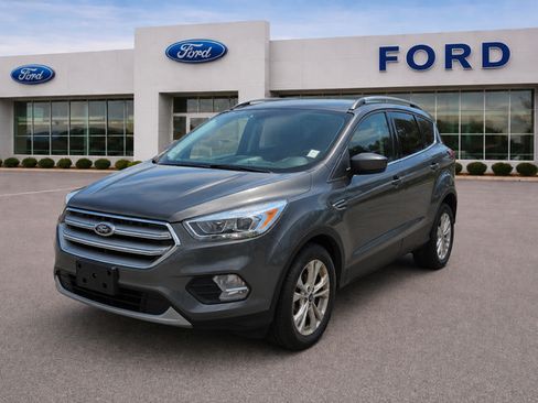 Used 2017 Ford Escape SE w/ Equipment Group 201A AWD/4WD image 1