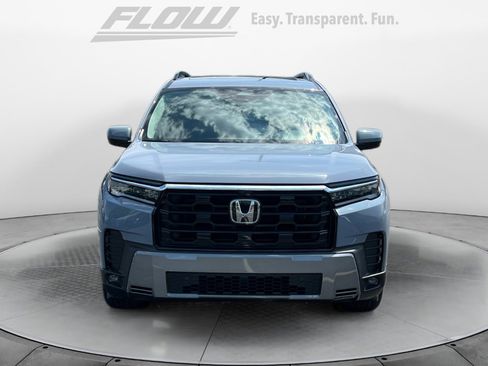 Used 2025 Honda Pilot Black Edition image 2