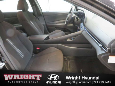 Used 2025 Hyundai Elantra SEL image 18