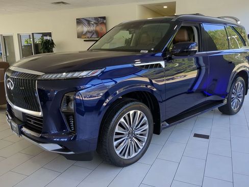 New 2025 INFINITI QX80 Luxe w/ Exterior Package image 2