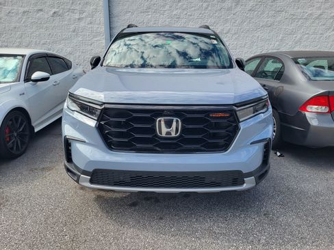 Used 2024 Honda Pilot TrailSport image 2
