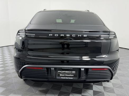 Certified 2026 Porsche Macan Electric RWD image 10