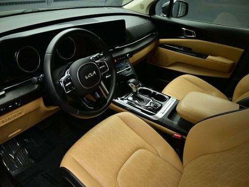 Certified 2022 Kia Carnival EX image 49