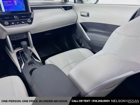 Used 2024 Toyota Corolla Cross LE w/ Moonroof Package AWD/4WD image 22
