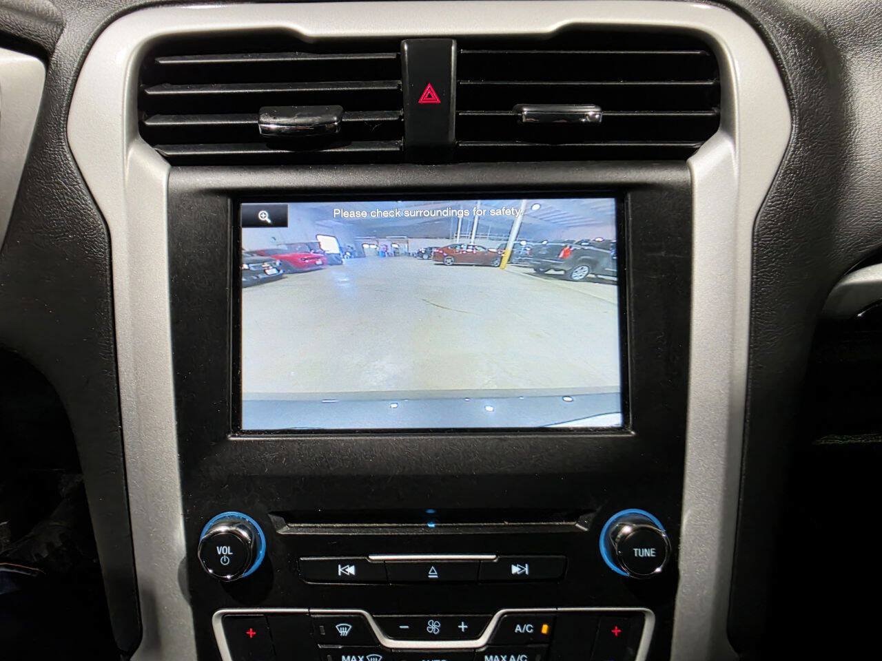 Used 2016 Ford Fusion SE FWD image 37