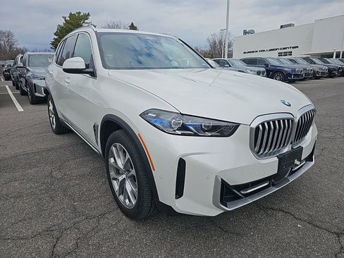 Certified 2024 BMW X5 xDrive40i w/ Premium Package AWD/4WD image 11