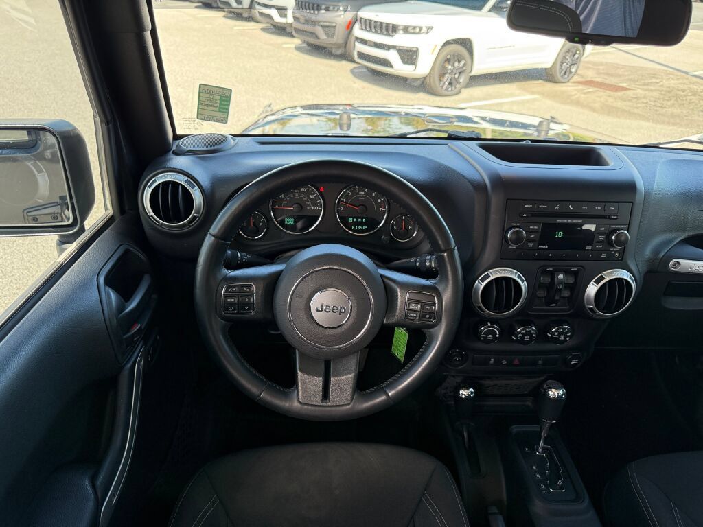 Used 2017 Jeep Wrangler Unlimited Sahara w/ Connectivity Group AWD/4WD image 13
