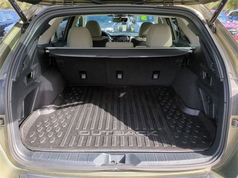 Used 2025 Subaru Outback Premium w/ Popular Package #1A image 13