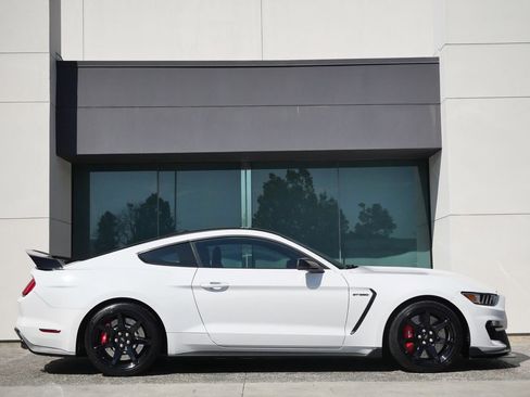 Used 2018 Ford Mustang Shelby GT350R w/ GT350R Equipment Group 920A image 4