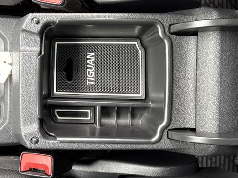 Used 2018 Volkswagen Tiguan SEL Premium w/ R-Line Package image 14