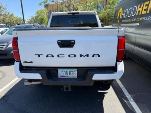 Used 2024 Toyota Tacoma TRD Off-Road w/ TRD Off Road Premium Package AWD/4WD image 4