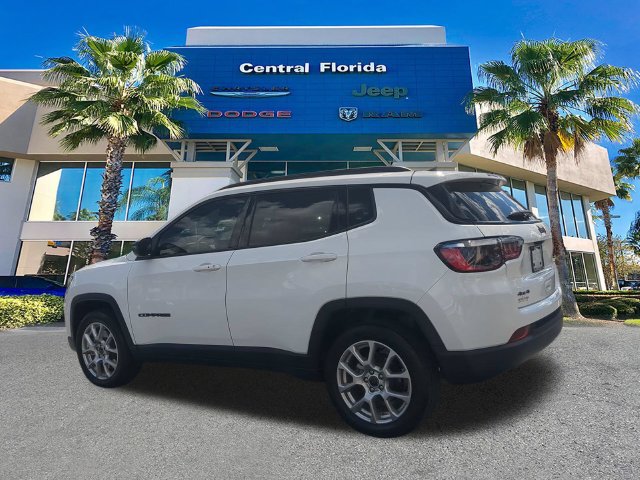 Used 2025 Jeep Compass Latitude w/ Altitude Special Edition AWD/4WD image 7