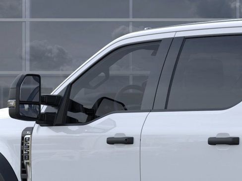 New 2025 Ford F550 4x4 Crew Cab Super Duty image 17