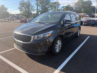 Used 2017 Kia Sedona LX w/ LX Essentials Premium Package