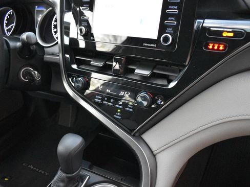 Used 2022 Toyota Camry LE image 23