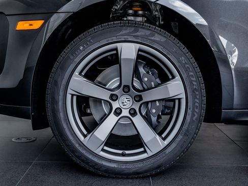 New 2025 Porsche Macan image 11