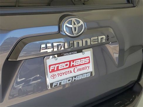 Used 2022 Toyota 4Runner SR5 Premium image 9