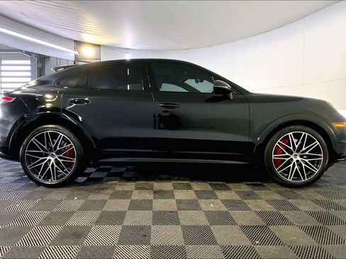 Used 2025 Porsche Cayenne Turbo image 8
