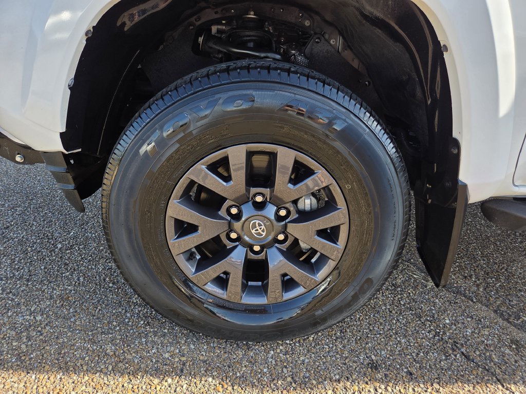 Used 2022 Toyota Tacoma SR5 RWD image 24