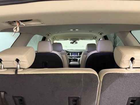 Used 2019 Buick Enclave Essence w/ LPO, Sport Appearance Package FWD image 10