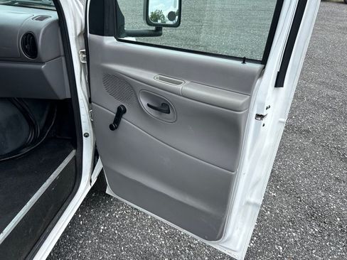 Used 2000 Ford E-350 and Econoline 350 Super Duty RWD image 22
