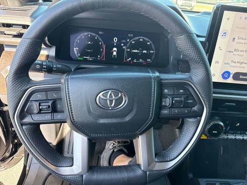 Used 2024 Toyota Tacoma Limited AWD/4WD image 25