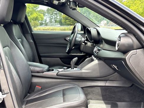 Used 2022 Alfa Romeo Giulia Ti AWD/4WD image 9