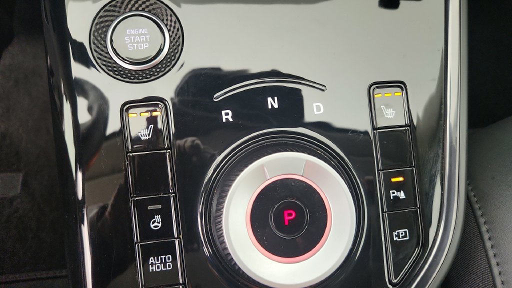 Used 2024 Kia Niro EX w/ EX Cold Weather Package FWD image 20
