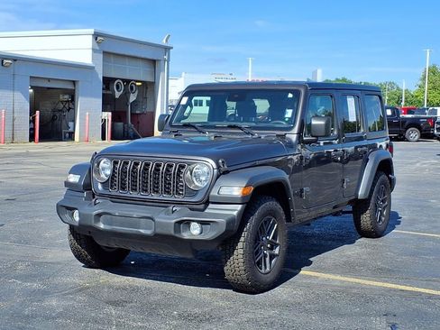Used 2024 Jeep Wrangler Unlimited Sport AWD/4WD image 2