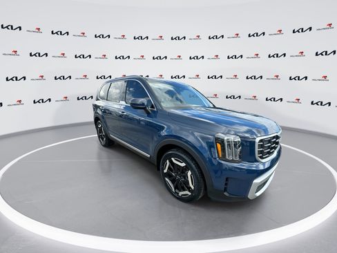 Certified 2024 Kia Telluride S w/ S Sunroof Package image 2