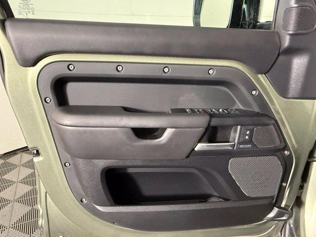Certified 2025 Land Rover Defender 110 X-Dynamic SE AWD/4WD image 20