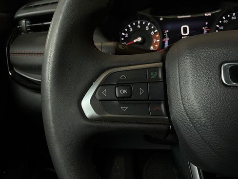 Used 2025 Jeep Compass Trailhawk AWD/4WD image 34