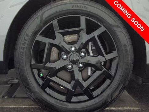 Used 2025 Kia Carnival SX w/ SX Dark Edition Package FWD image 8