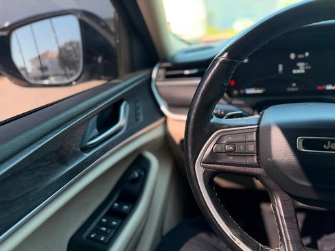 Used 2021 Jeep Grand Cherokee L Limited w/ Luxury Tech Group II AWD/4WD image 7