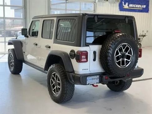 Used 2024 Jeep Wrangler Unlimited Rubicon AWD/4WD image 5