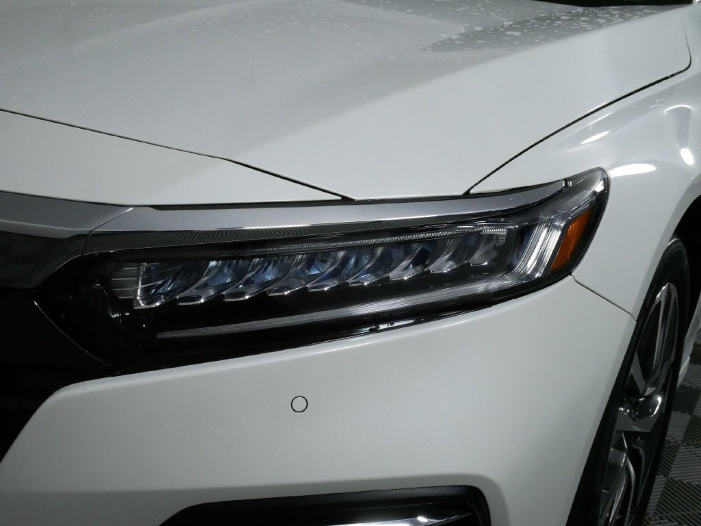 Used 2018 Honda Accord Touring image 14
