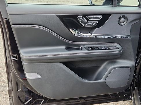 New 2025 Lincoln Corsair Reserve w/ Equipment Group 202A image 7